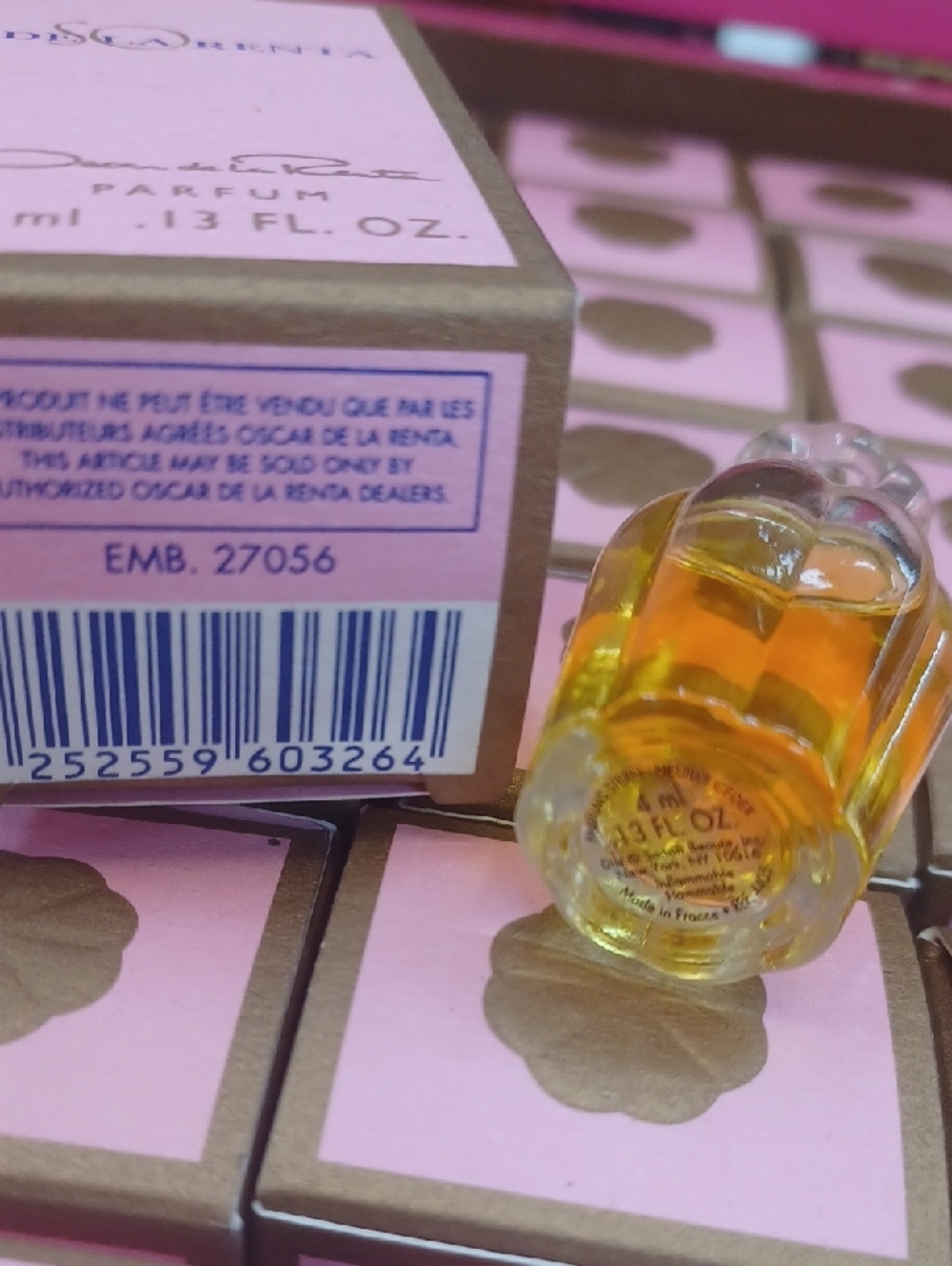 So De La Renta - 35 Bottles Mini .13 - Picture 3 of 6